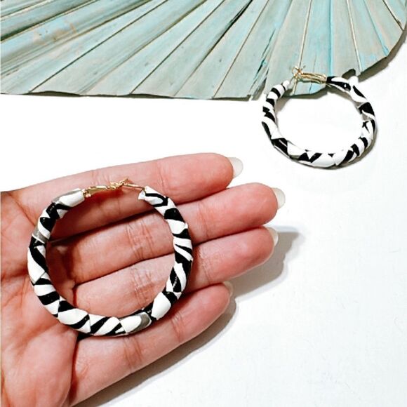 Zebra hoop earrings S614 - Picture 4 of 4